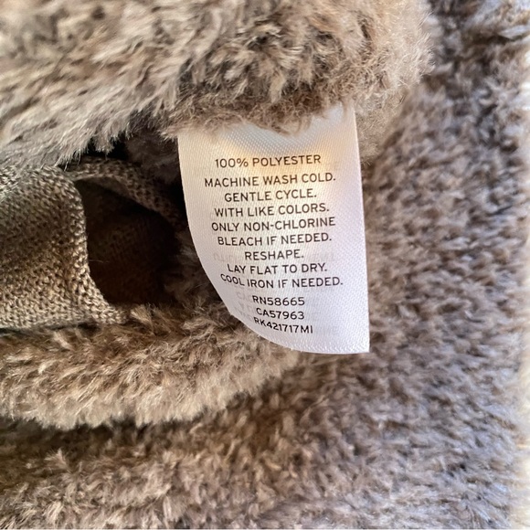 Susina Womens Cardigan Sz S Grey Kitten Buttons Pockets Collar Faux Fur Sweater - Picture 8 of 13